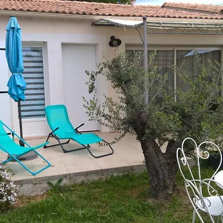 Holiday home Le Pre Aux Cigales