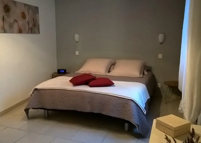 Le Pre Aux Cigales Юзес